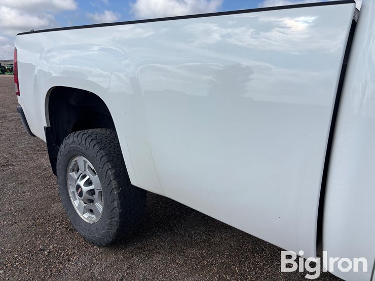 2011-gmc-sierra-2500-image-16
