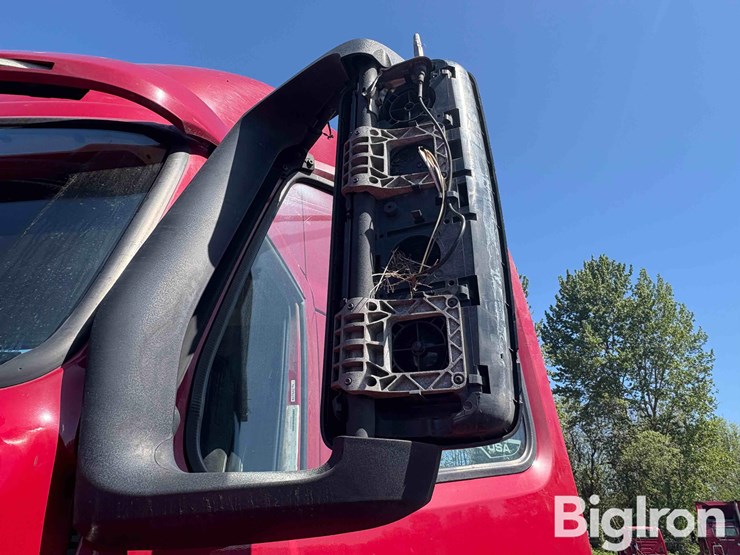 2017-volvo-vnm42t-truck-tractor-image-13