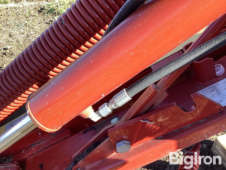 2013-new-holland-h6750-image-12