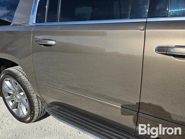 2016-chevrolet-suburban-image-12