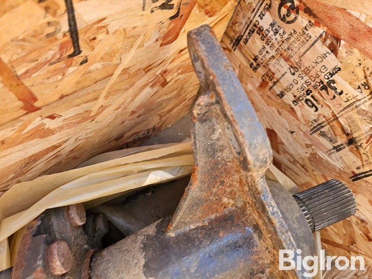 new-holland-200-image-12