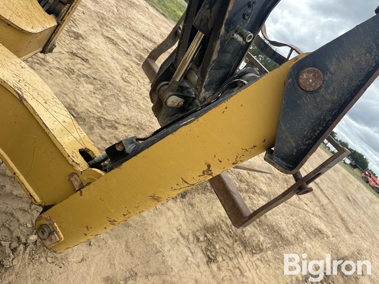 2014-caterpillar-tl1055c-image-19