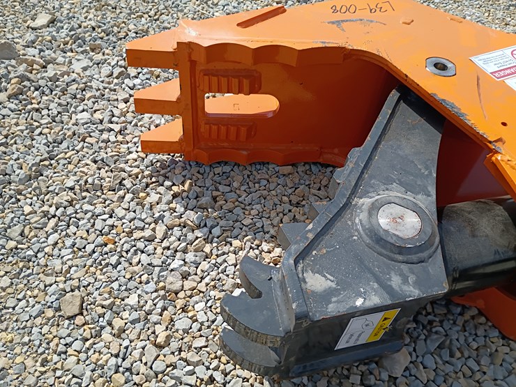 #l39-008-•-wolverine-hydraulic-clamp-excavator-attachment-(8t)-image-8