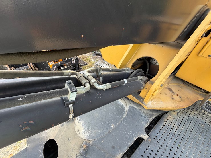 caterpillar-559c-image-40