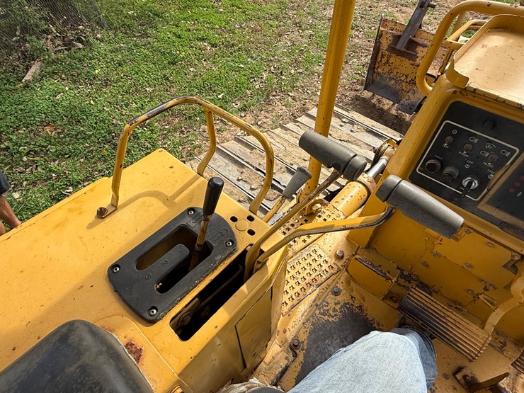 caterpillar-d4h-image-9
