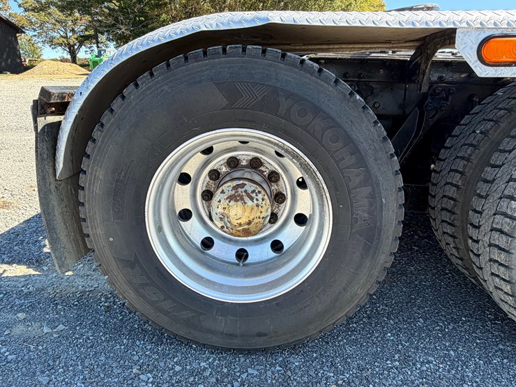 #29385-•-kenworth-tri-axle-truck-tractor-image-17