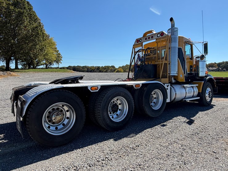 #29385-•-kenworth-tri-axle-truck-tractor-image-4