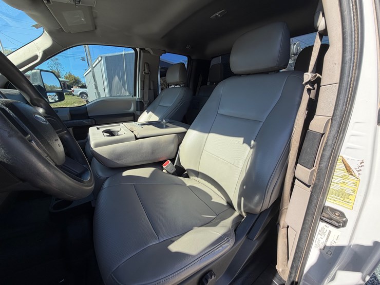 2017-ford-f450-xl-image-26