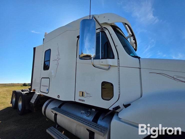 2011-freightliner-columbia-120-image-12