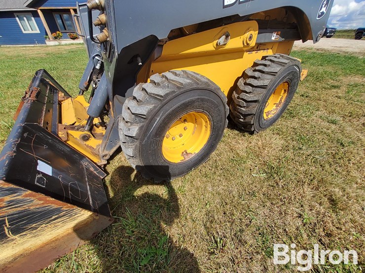 2017-deere-330g-image-14