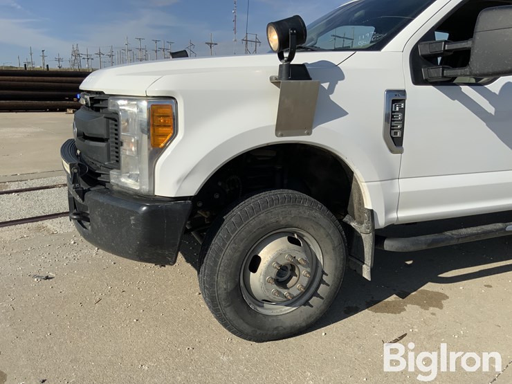 2017-ford-f350-xl-image-12
