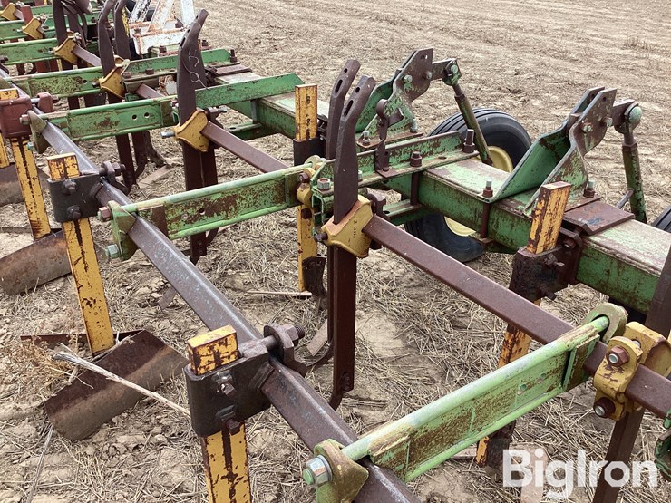john-deere-28-image-19