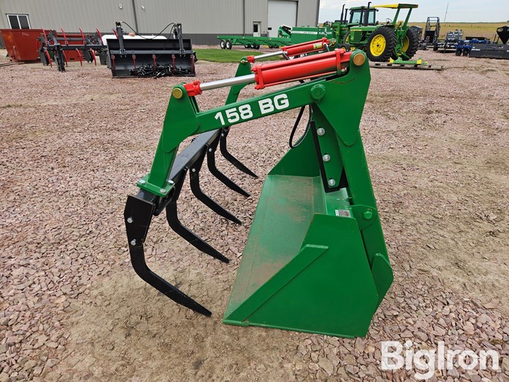 2024-john-deere-158-image-8