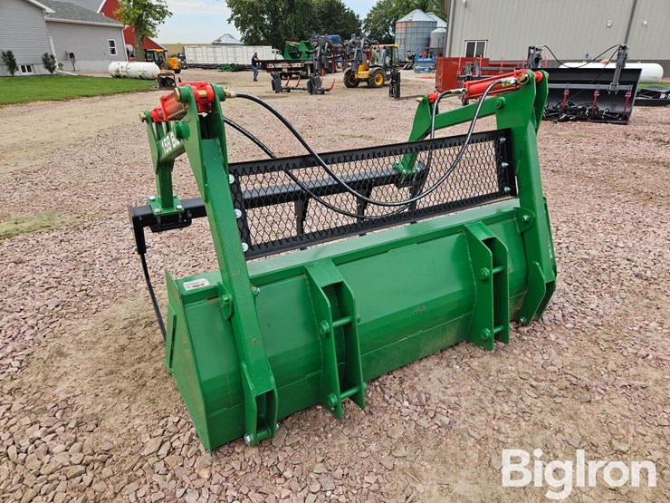 2024-john-deere-158-image-7
