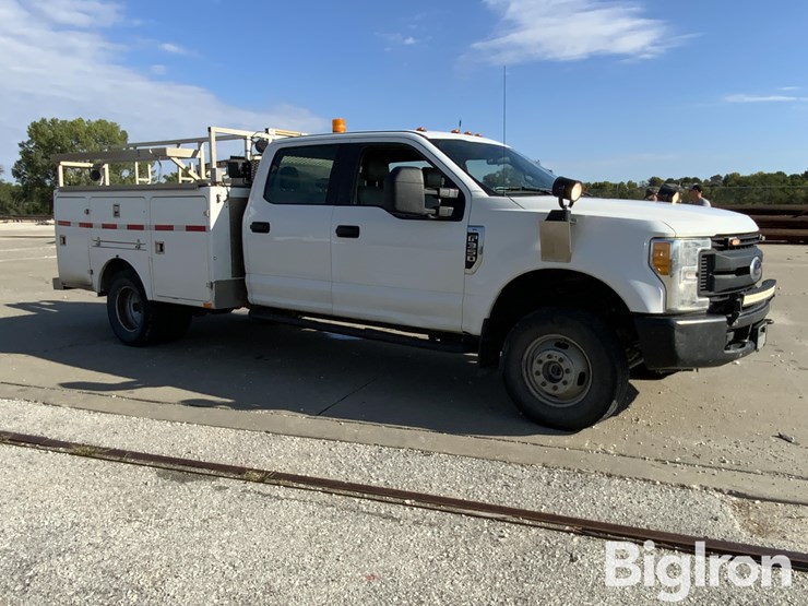 2017-ford-f350-xl-image-3