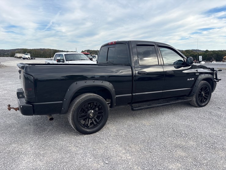 #29415-•-ram-1500-pickup-truck-image-4