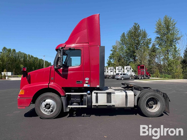 2017-volvo-vnm42t-truck-tractor-image-8