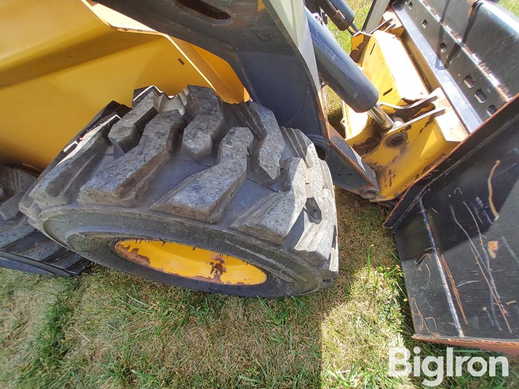 2017-deere-330g-image-18
