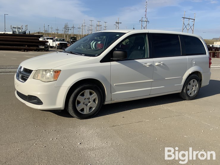 2011-dodge-caravan-image-1