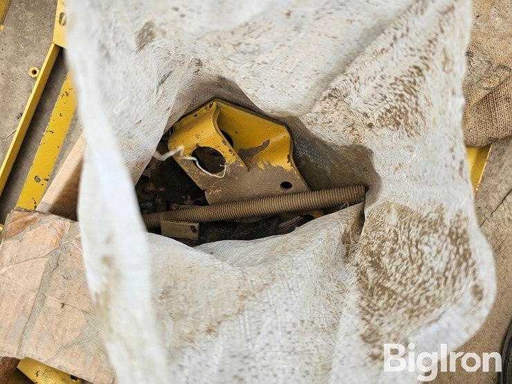 new-holland-tr75-image-15