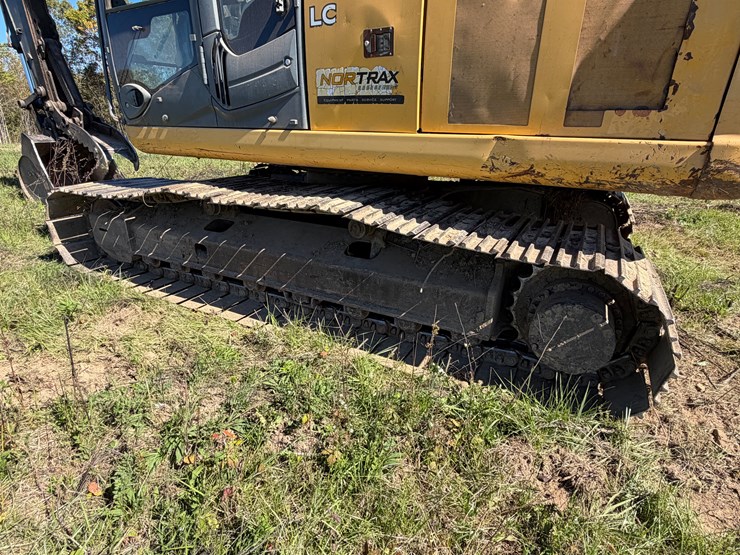 deere-200-lc-image-8