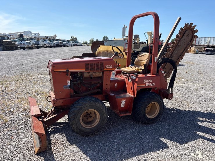 2002-ditch-witch-3700-image-1