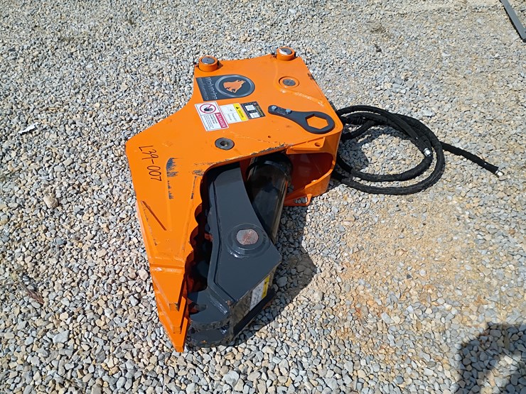 #l39-007-•-wolverine-hydraulic-clamp-excavator-attachment-(8t)-image-2