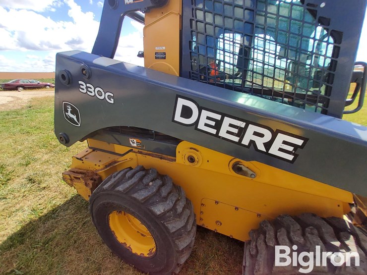 2017-deere-330g-image-13