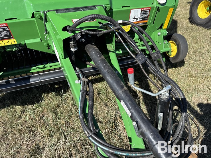 2022-john-deere-560m-image-15