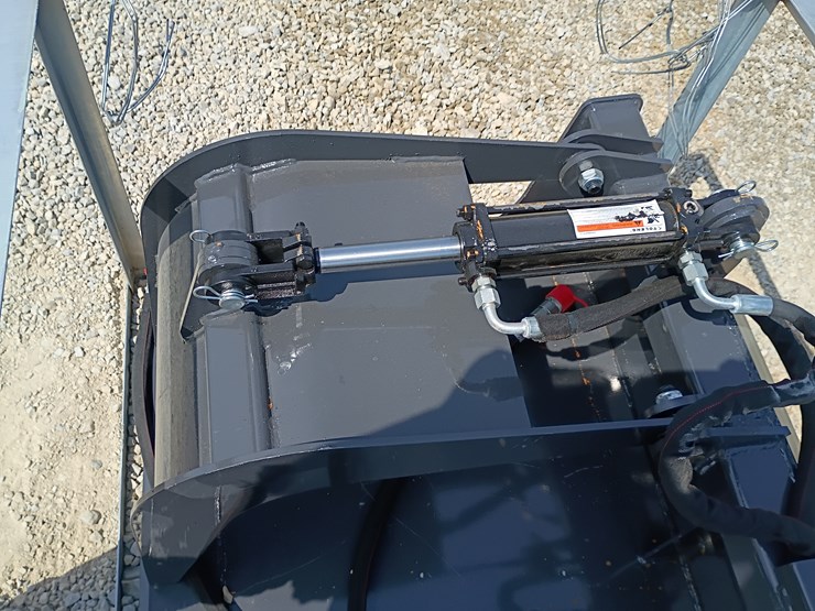 #l39-022-•-wolverine-grapple-bucket-skid-steer-attachment-image-11