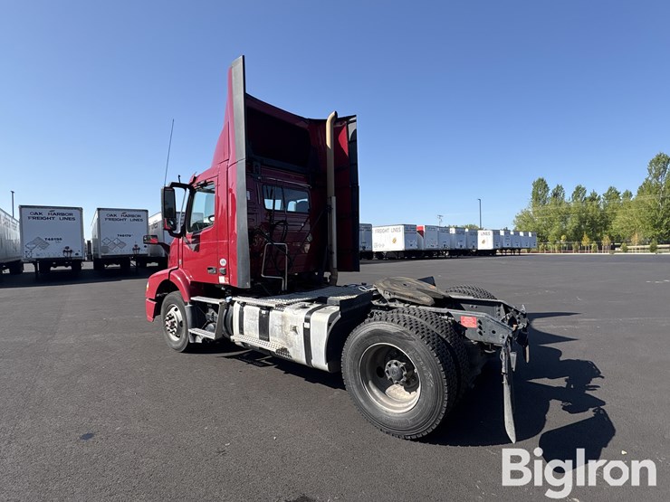 2017-volvo-vnm42t-truck-tractor-image-7