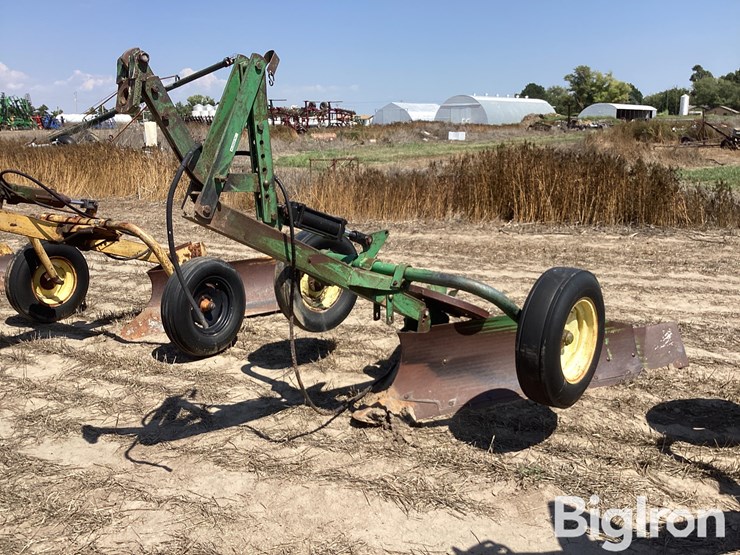john-deere-12-image-1
