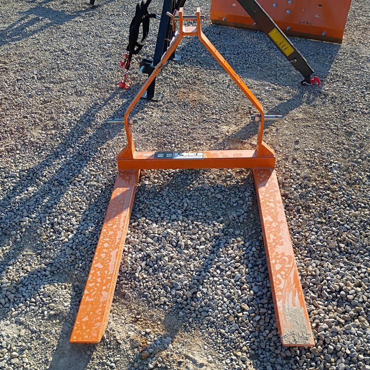 #L39-068 • Wolverine 3-point Pallet Forks