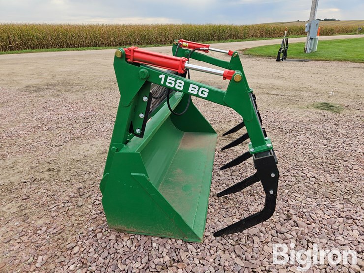 2024-john-deere-158-image-4