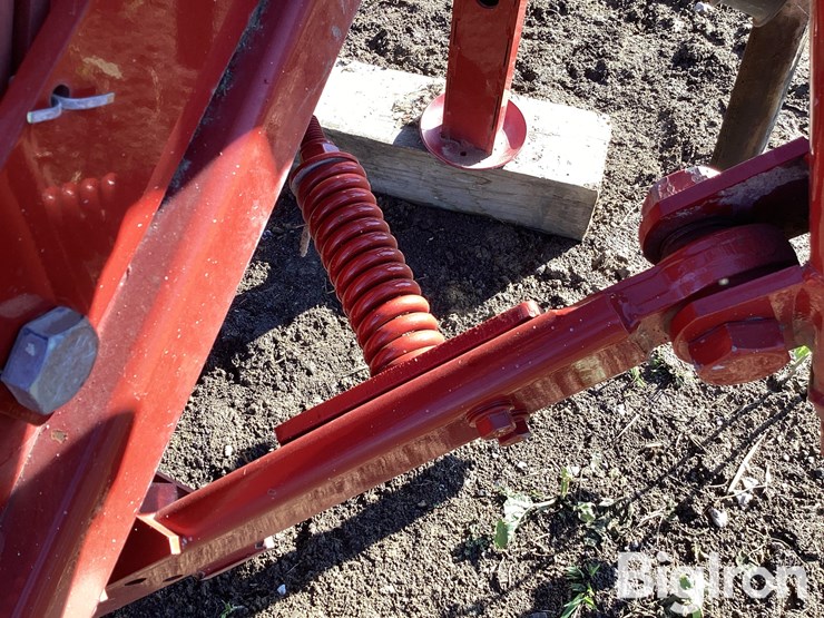 2013-new-holland-h6750-image-16