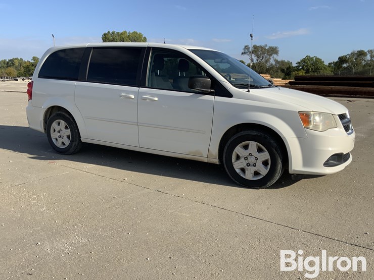 2011-dodge-caravan-image-3