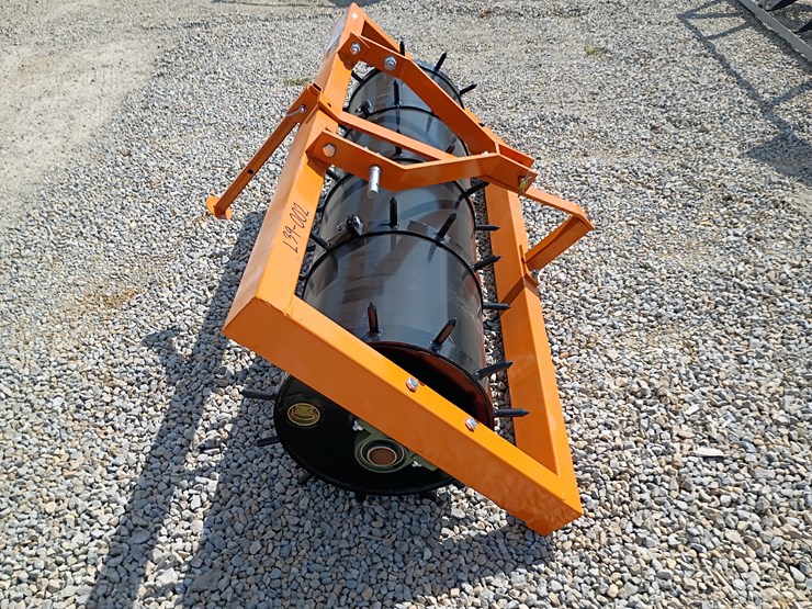 #l39-002-•-wolverine-3-point-roller-w/-spikes-image-2