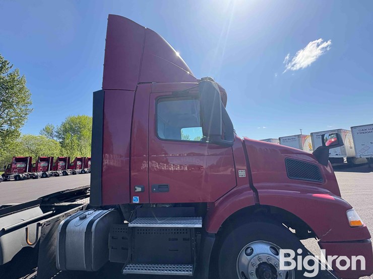 2017-volvo-vnm42t-truck-tractor-image-19