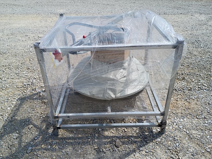 #l39-015-•-landhonor-walk-behind-power-trowel-image-4