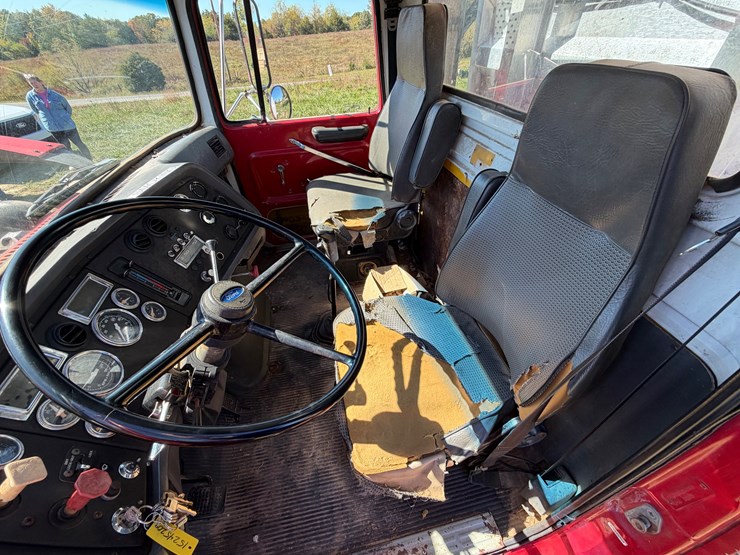 ford-l9000-image-43