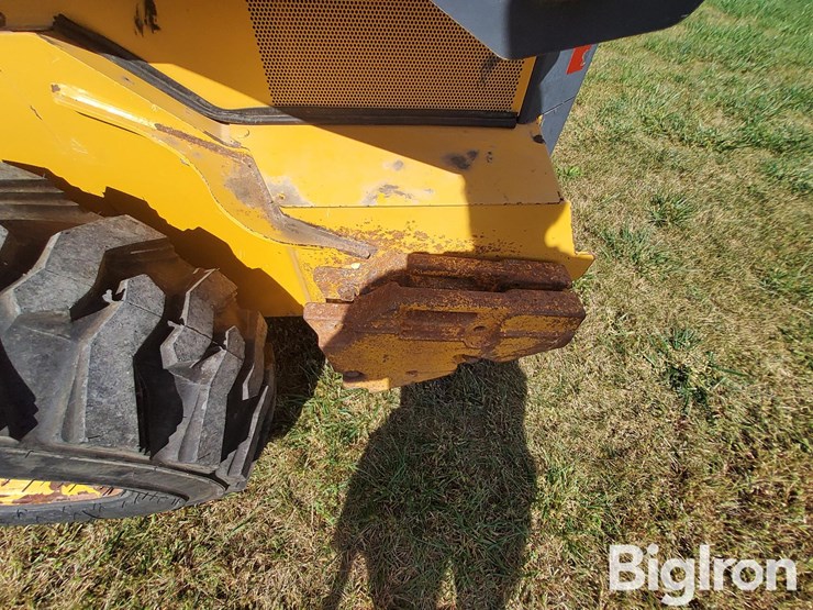 2017-deere-330g-image-15