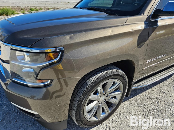 2016-chevrolet-suburban-image-17