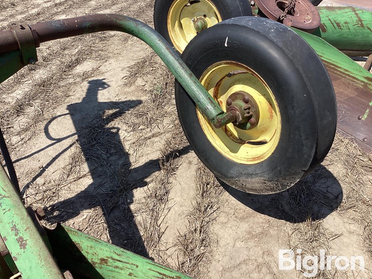 john-deere-12-image-17