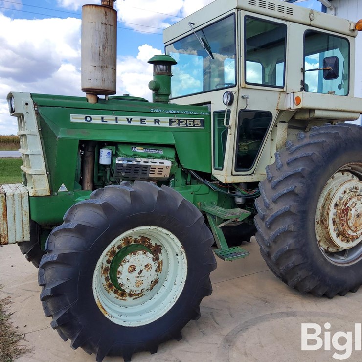 1973 OLIVER 2255