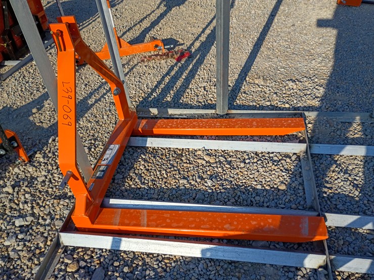 #l39-069-•-wolverine-3-point-pallet-forks-image-4