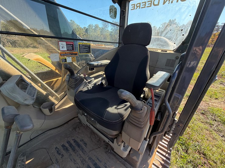 deere-200-lc-image-35