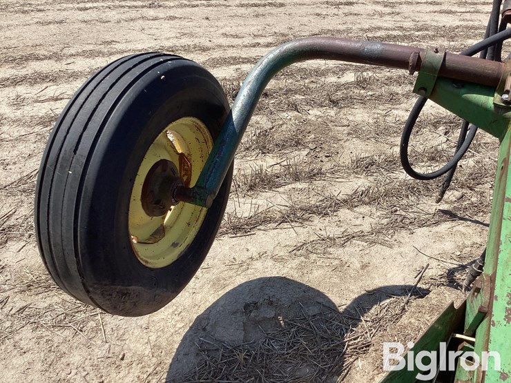 john-deere-12-image-16