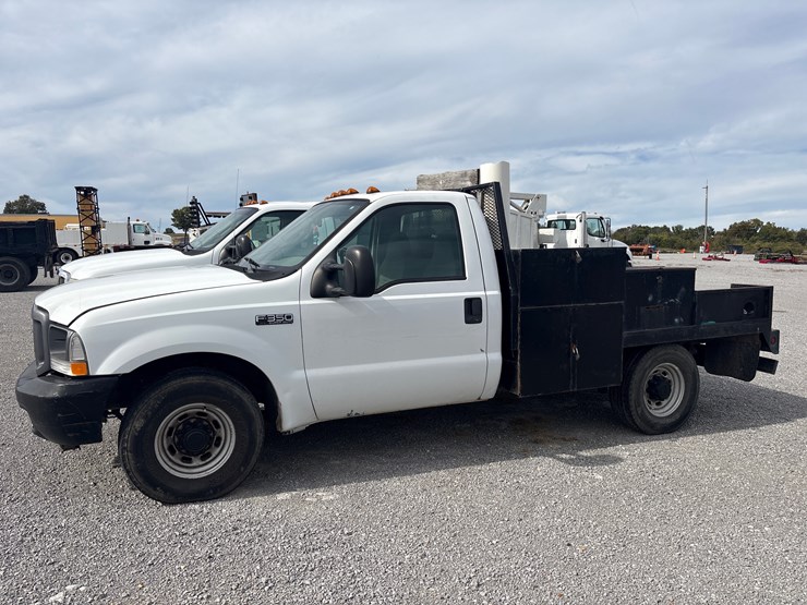2004-ford-f350-xl-image-1