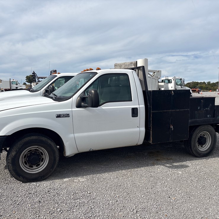 2004 FORD F350 XL