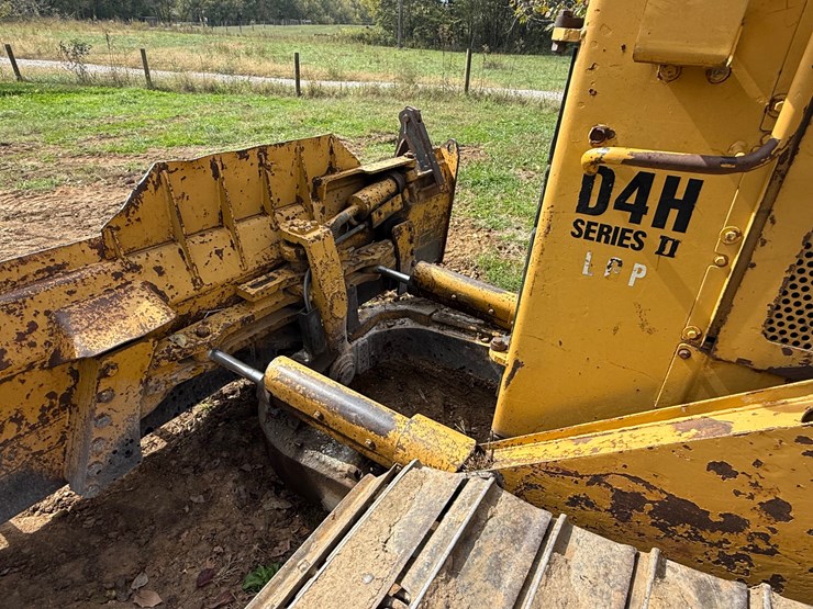 caterpillar-d4h-image-11